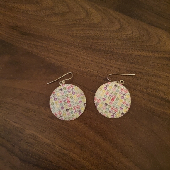 SO Jewelry - Peace sign earrings